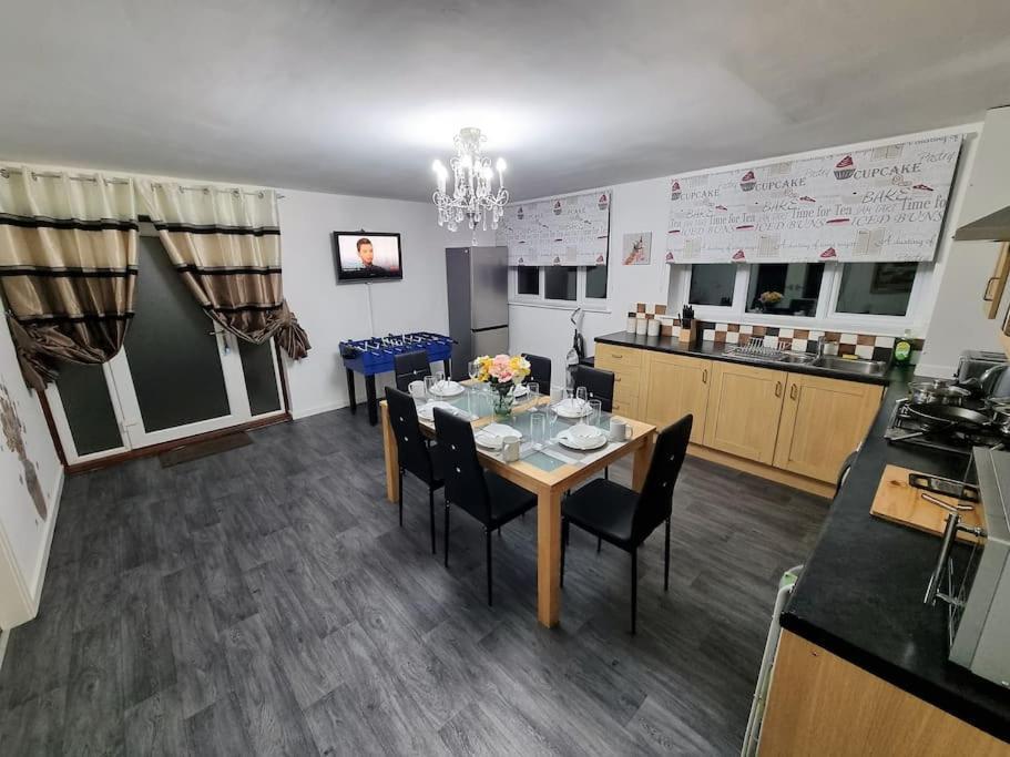 *C.Sani* Setup For Your Most Relaxed & Amazing Stay + Free Parking + Free Fast Wifi * Leeds  Extérieur photo